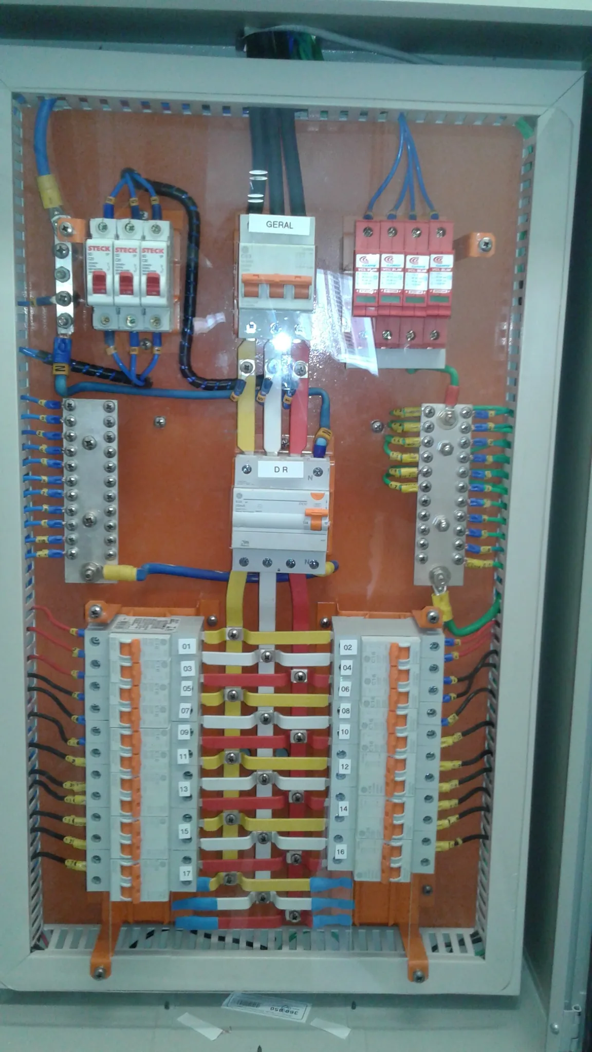 Quadro elétrico com DR e DPS