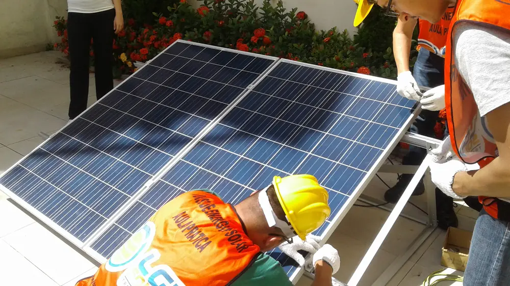 Instalação de painéis fotovoltaicos de energia solar