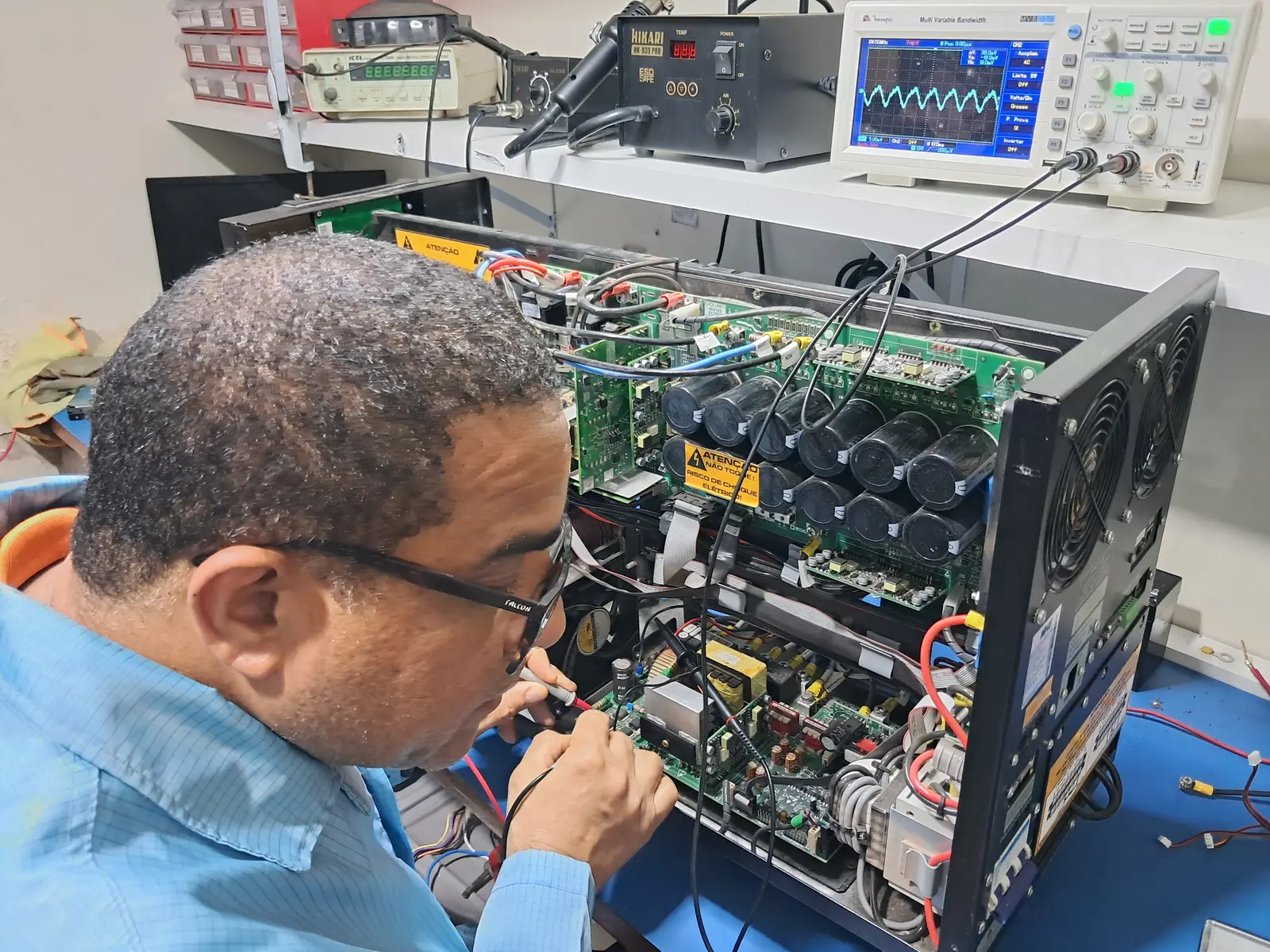 Serviço técnico em nobreak